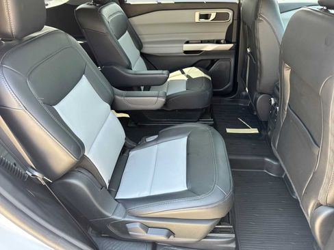 Used 2023 Ford Explorer XLT w/ Equipment Group 202A AWD/4WD image 19