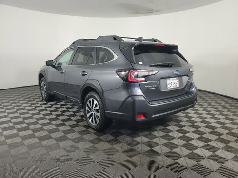 Used 2025 Subaru Outback Premium image 6