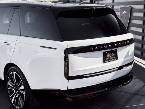Used 2025 Land Rover Range Rover SE AWD/4WD image 9