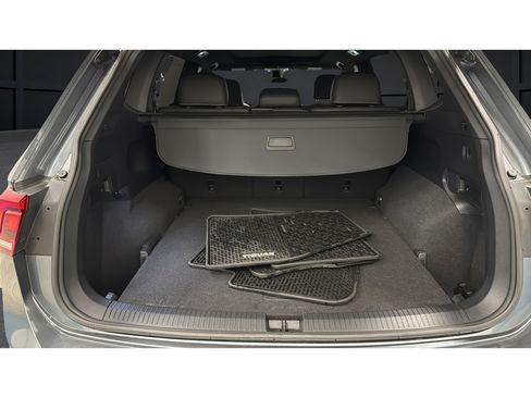 Used 2023 Volkswagen Tiguan SEL R-Line AWD/4WD image 35