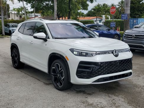 New 2026 Volkswagen Tiguan SEL R-Line image 4