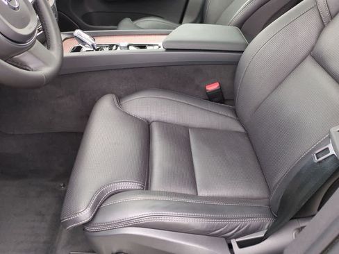 Certified 2024 Volvo XC60 T8 Ultimate w/ Protection Package Premier AWD/4WD image 15