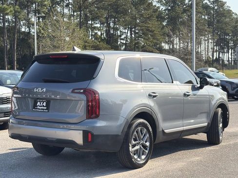 Used 2025 Kia Telluride LX image 5