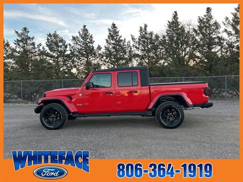 Used 2023 Jeep Gladiator Overland AWD/4WD image 3