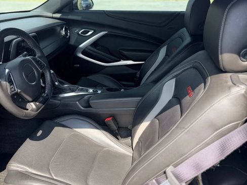 Used 2017 Chevrolet Camaro SS RWD image 6