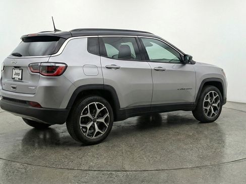 Used 2025 Jeep Compass Limited image 9