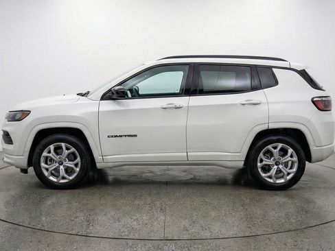 Used 2025 Jeep Compass Latitude image 5