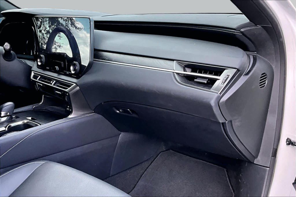Used 2024 Lexus RX 350h w/ Accessory Package (Z1) AWD/4WD image 17