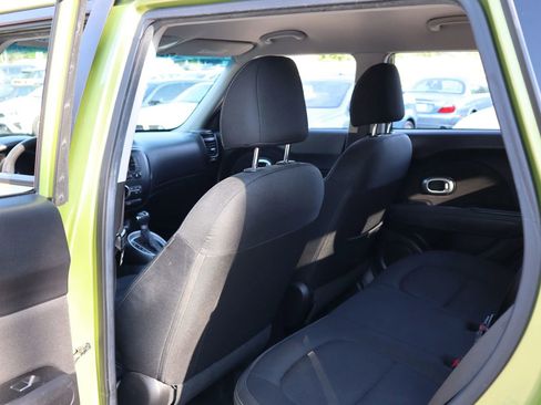 Used 2017 Kia Soul + FWD image 12
