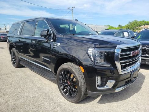 Used 2022 GMC Yukon XL SLT w/ SLT Premium Package AWD/4WD image 4