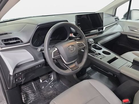 Certified 2026 Toyota Sienna XLE FWD image 13