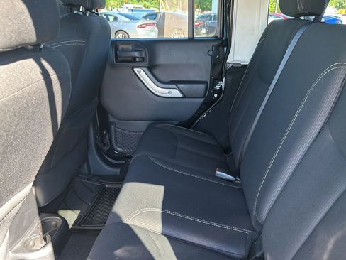 Used 2016 Jeep Wrangler Unlimited Sahara w/ Connectivity Group AWD/4WD image 41
