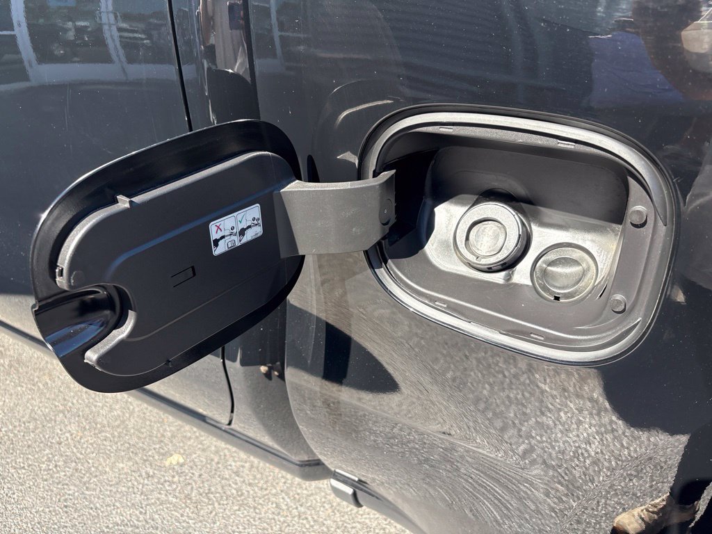 Used 2025 Chevrolet Silverado 1500 LT AWD/4WD image 10