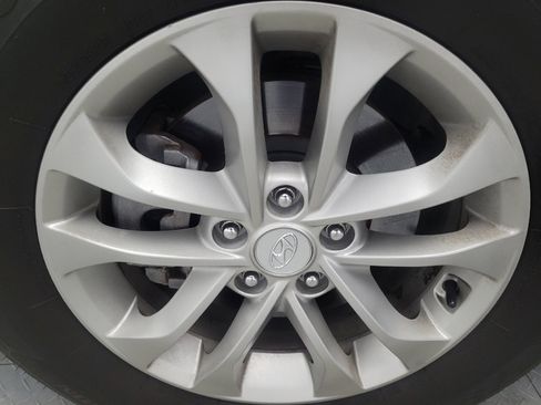 Used 2020 Hyundai Santa Fe SE image 31