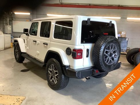 Used 2024 Jeep Wrangler Unlimited Sahara w/ Technology Group AWD/4WD image 3
