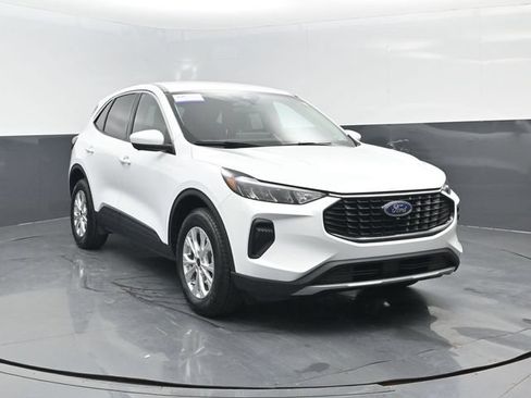 Certified 2023 Ford Escape Active w/ Tech Pack #2 AWD/4WD image 2