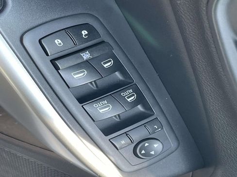 Used 2020 Jeep Cherokee High Altitude AWD/4WD image 16