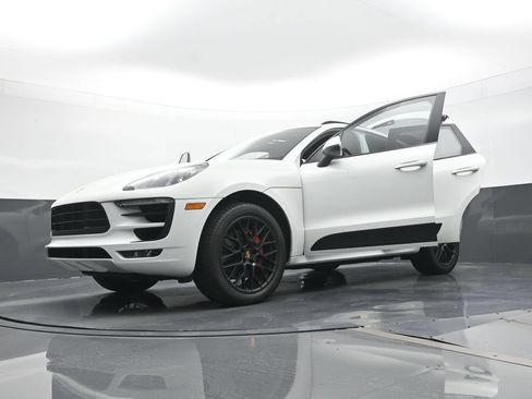 Certified 2018 Porsche Macan GTS AWD/4WD image 30