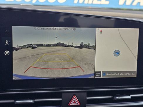 Used 2024 Hyundai Elantra SEL FWD image 18