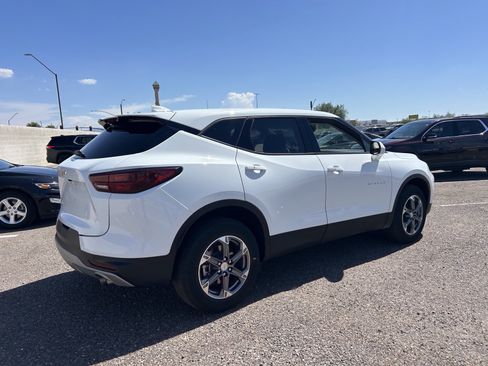 Used 2025 Chevrolet Blazer LT FWD image 5