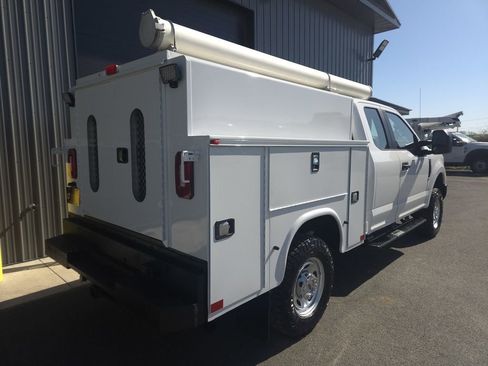 Used 2018 Ford F250 XL w/ Snow Plow/Camper Package AWD/4WD image 7