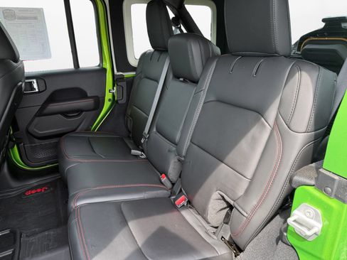 Used 2025 Jeep Wrangler Unlimited Rubicon AWD/4WD image 15