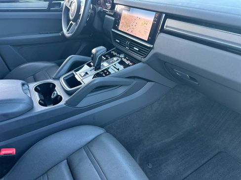 Used 2023 Porsche Cayenne Platinum Edition image 15