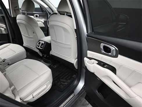 Used 2023 Kia Sorento SX Prestige image 19