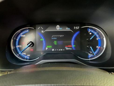 Used 2025 Toyota RAV4 XLE AWD/4WD image 13