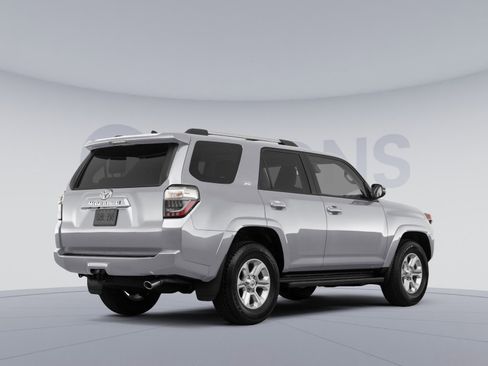 Used 2022 Toyota 4Runner SR5 Premium w/ Moonroof Package AWD/4WD image 4