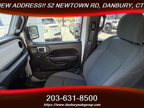 Used 2024 Jeep Wrangler Unlimited w/ Convenience Group AWD/4WD image 20