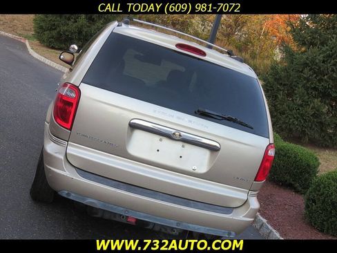 Used 2006 Chrysler Town & Country Limited w/ Trailer Tow Prep Group image 18