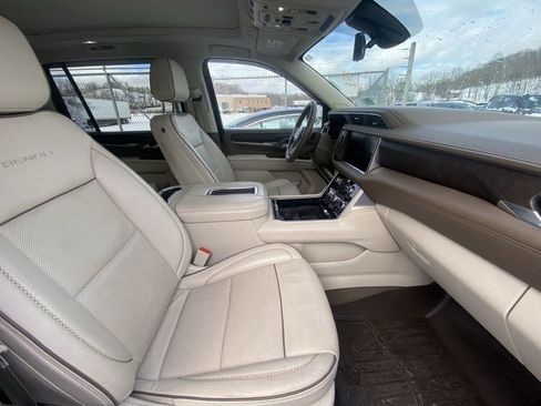 Used 2021 GMC Yukon XL Denali w/ Denali Premium Package image 2