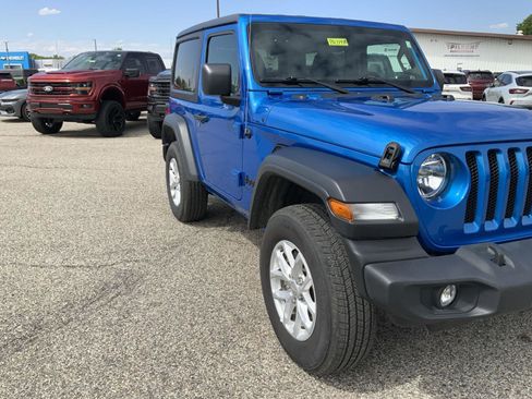 Used 2023 Jeep Wrangler Sport AWD/4WD image 15