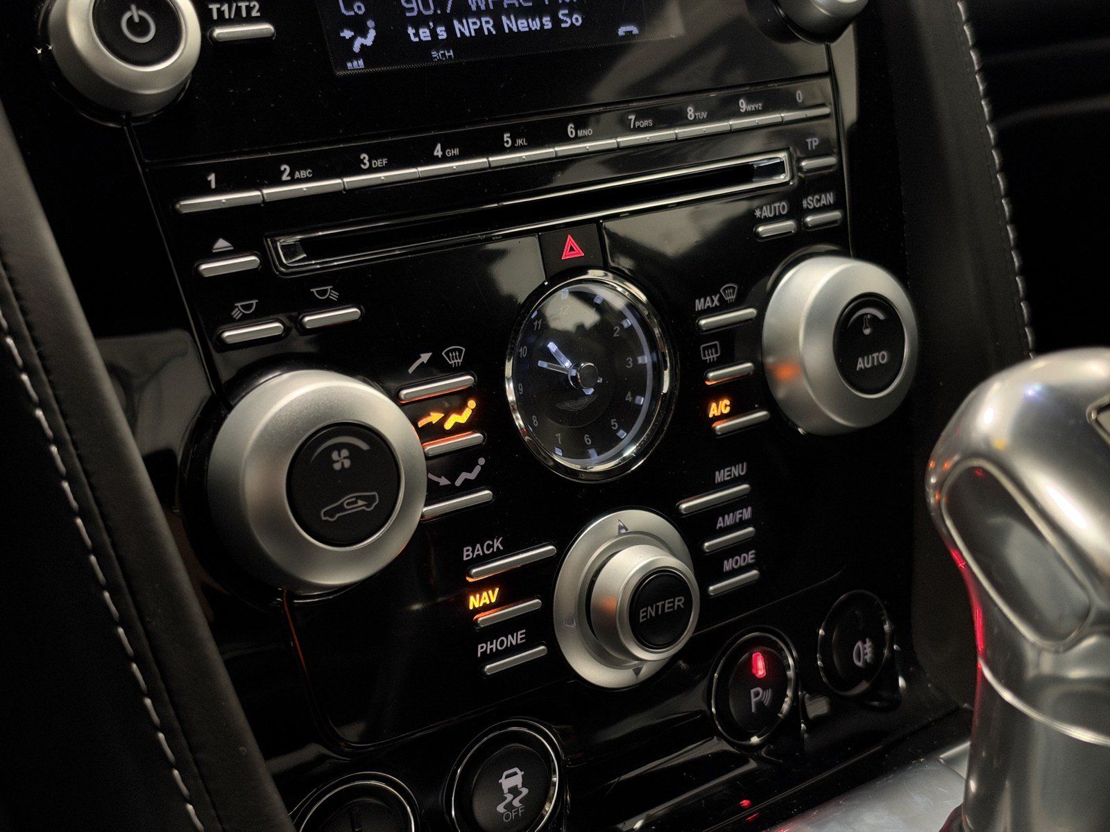 Used 2011 Aston Martin V12 Vantage Carbon Black RWD image 27