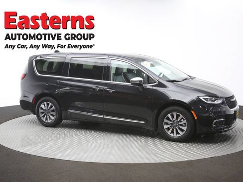 Used 2023 Chrysler Pacifica Limited FWD image 51