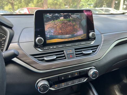 Used 2025 Nissan Altima 2.5 SV FWD image 17