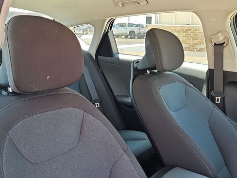 Used 2025 Kia K4 FWD image 18