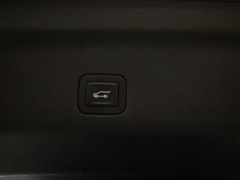 Used 2025 Chevrolet Suburban RST image 30