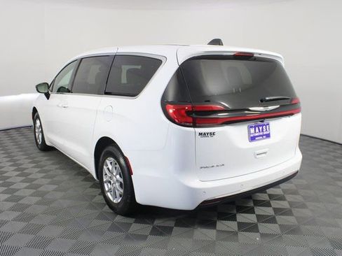 New 2026 Chrysler Pacifica Select image 25