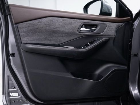 Used 2023 Nissan Rogue SV image 25