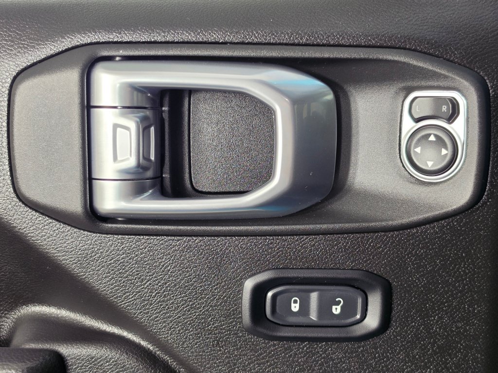 Used 2024 Jeep Wrangler Unlimited AWD/4WD image 26