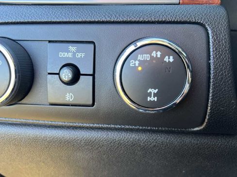 Used 2013 Chevrolet Suburban LTZ image 6