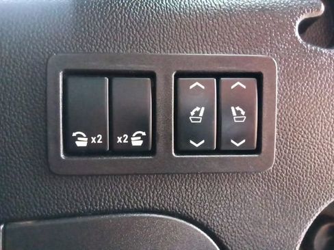 Used 2020 Chevrolet Suburban Premier RWD image 35