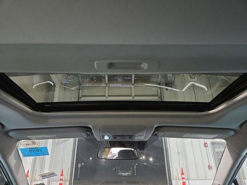 Used 2022 Toyota RAV4 XLE Premium image 5