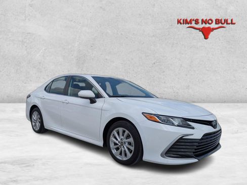 Certified 2023 Toyota Camry LE FWD image 1