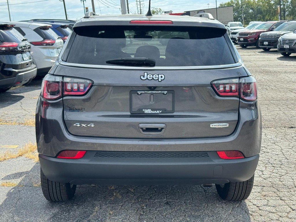 Used 2024 Jeep Compass Latitude AWD/4WD image 4