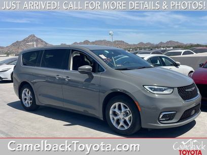 Used 2023 Chrysler Pacifica Touring-L
