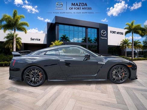 Used 2020 Nissan GT-R Premium w/ Premium Interior Package AWD/4WD image 3