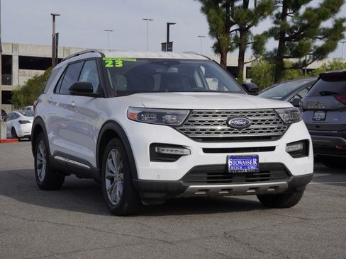 Used 2023 Ford Explorer Limited w/ Equipment Group 301A image 2